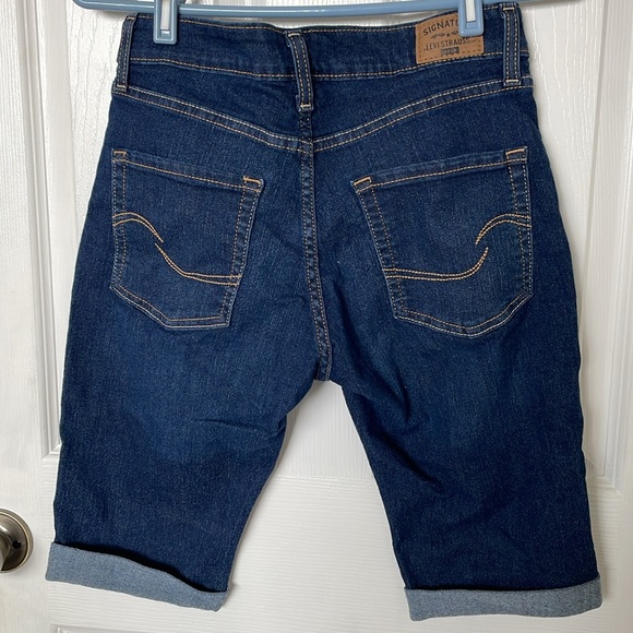 Levi mid-rise skinny shorts - Picture 2 of 2